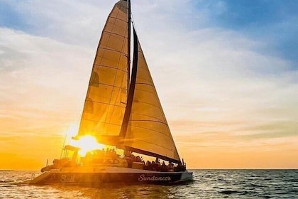 Crucero de 3 horas al atardecer desde Darwin con cena y vino espumoso