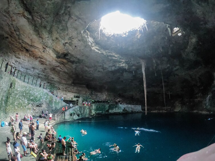 Amazing Cultural Experience at Chichen Itza Delux (2 cenotes)