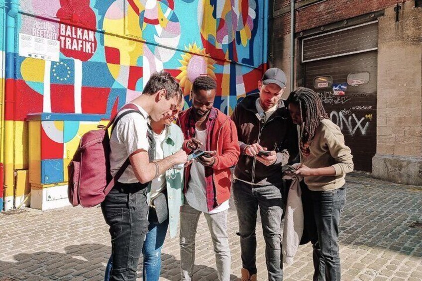 Urban escape game in Nîmes, to play with family or friends, in teams of 2 to 6 people. Played on your smartphone.