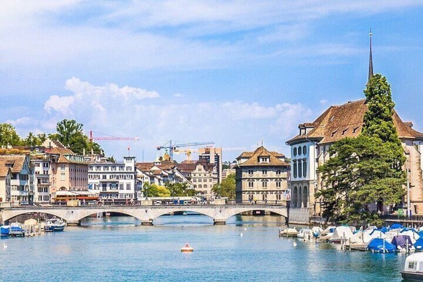 Zurich Small-Group Guided Walking Tour Including Lake Cruise