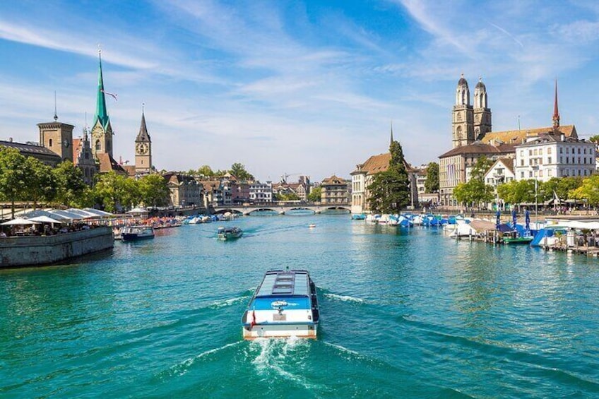 Zurich Small-Group Guided Walking Tour Including Lake Cruise