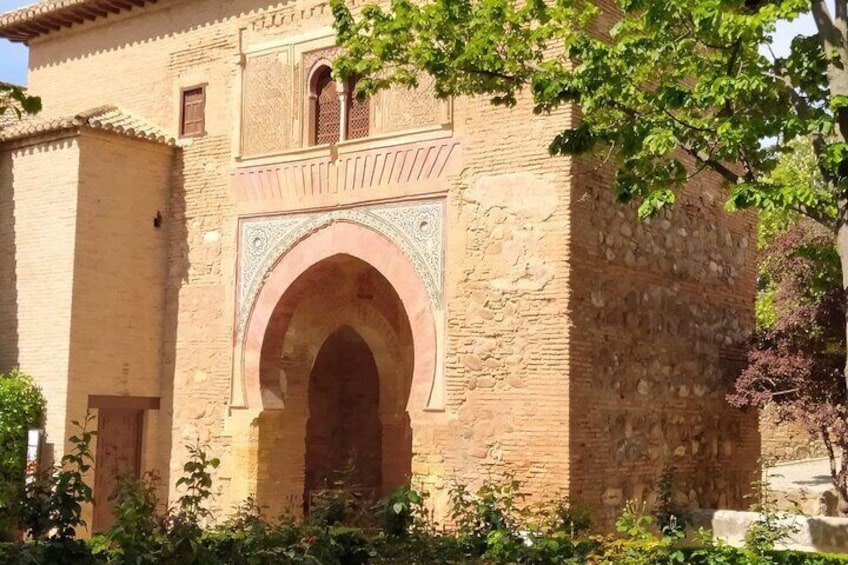 Complete Alhambra with tour guide - Avoid individual queues