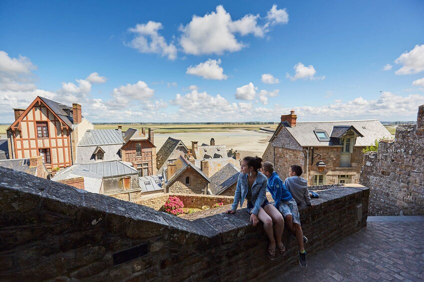 2H Guided Walking tour of the Mont Saint Michel 