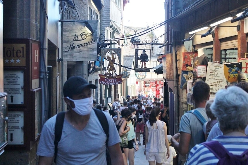 2H Guided Walking tour of the Mont Saint Michel 