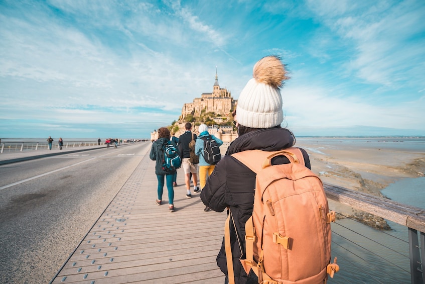 2H Guided Walking tour of the Mont Saint Michel 