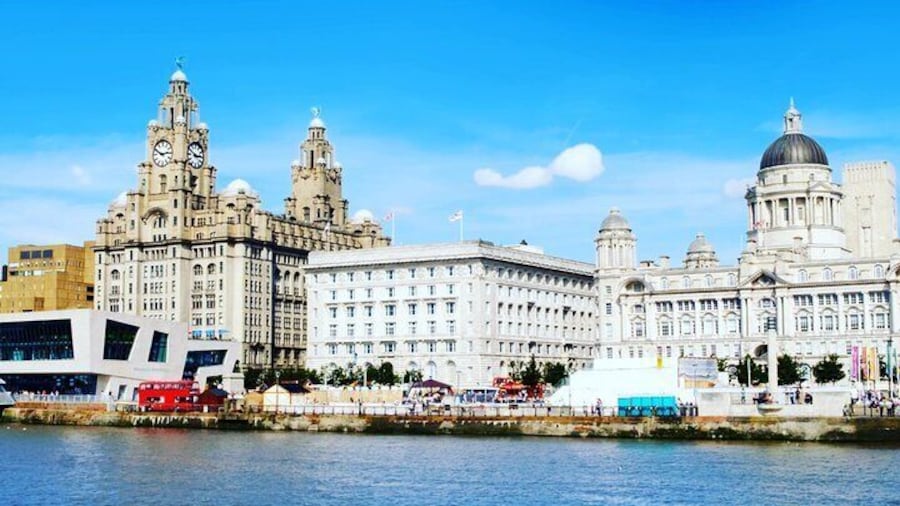 Take an in-depth History Walking Tour of Liverpool and learn the fascinating History of the Global Port City.