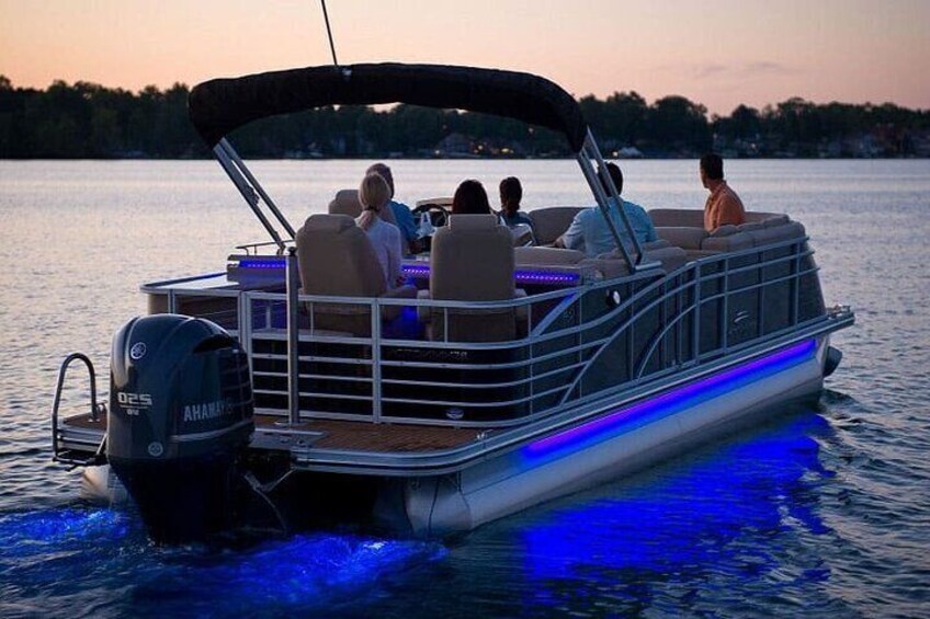 Pontoon Pub Crawl, 5 Lakeside Pubs and Restaurants Visit by Boat