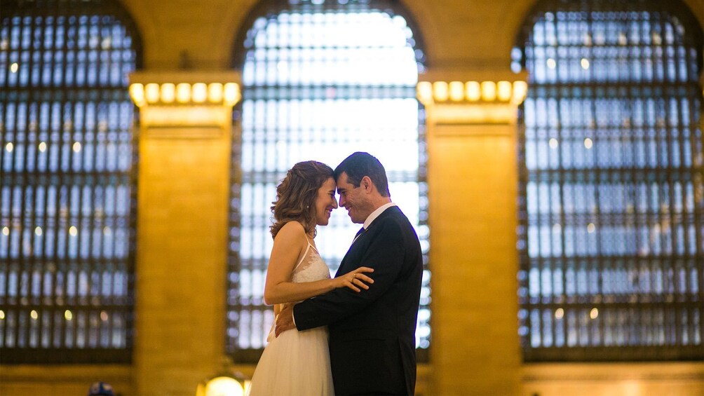 Close up photo of a couple on a photoshoot in Grand Central Station, New York  