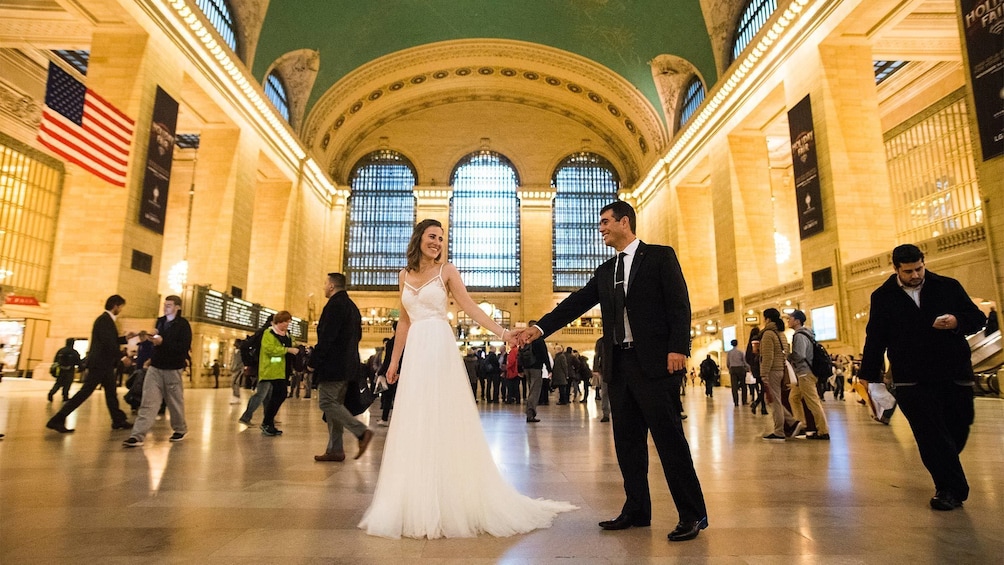 Couple on a Photoshoot in Grand Central Station, New York 