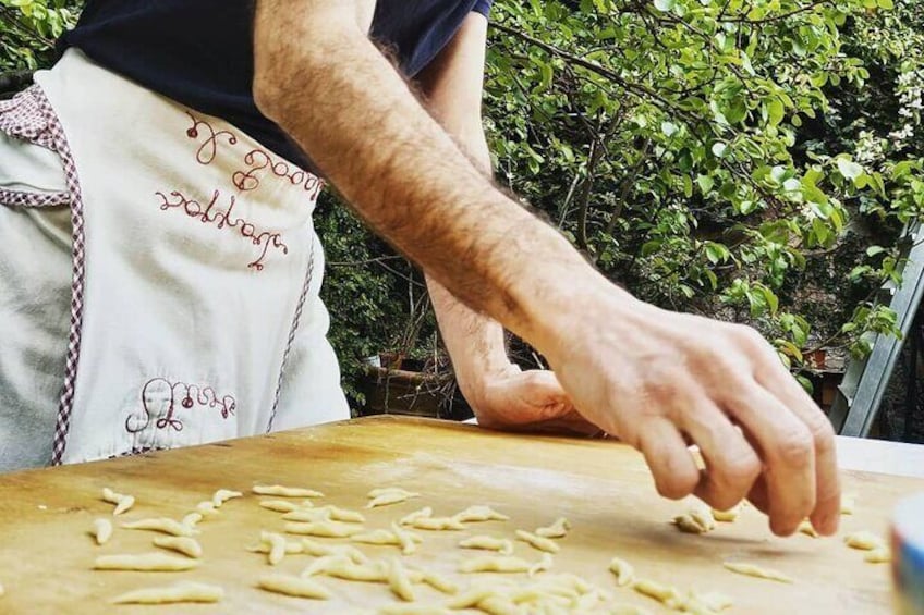 Genoese cooking lesson in the garden with lunch