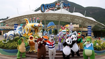 Skip-the-Line Hong Kong Ocean Park Ticket with Hotel Transfers