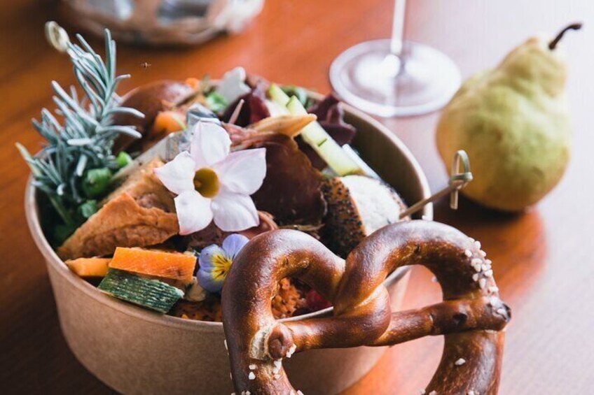 Immersive cellar visit, tasting and picnic basket