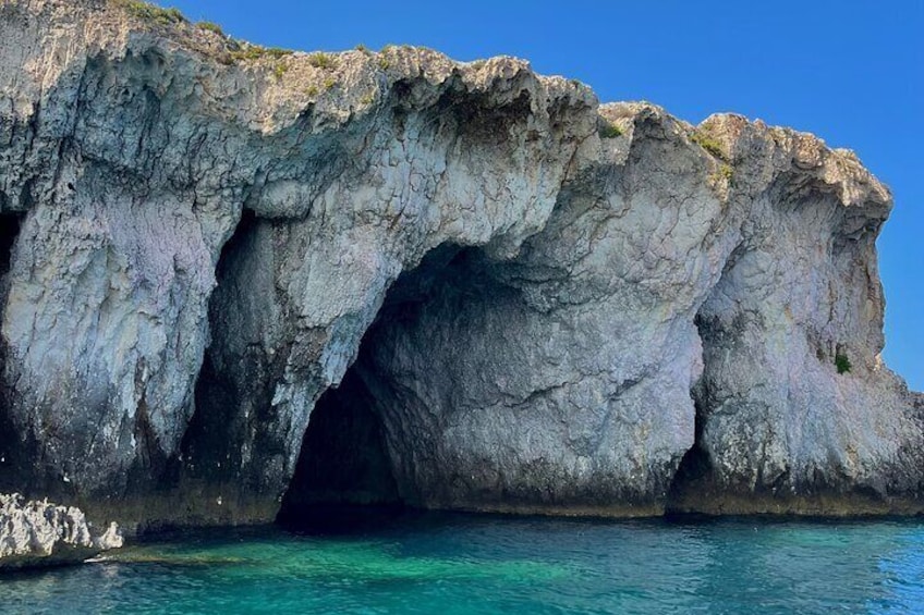 Ortigia Island and Sea Caves Boat Tour with Prosecco