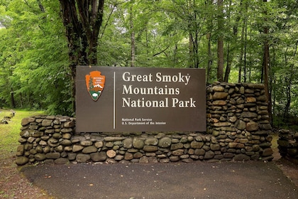 Smoky Mountain Tour: Smoky Smoky Smoky Mountain: Self-Guided Drive: Self-Gu...