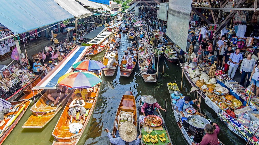Show item 3 of 6. Stunning view of the Damnoen Saduak Floating Market in Bangkok, Thailand