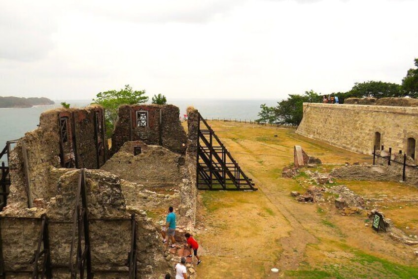 Day Tour: Rainforest, Fortified Castel and The Panama Canal