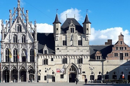 Follow your tailor-made day trip in Mechelen via your mobile phone (by bicy...