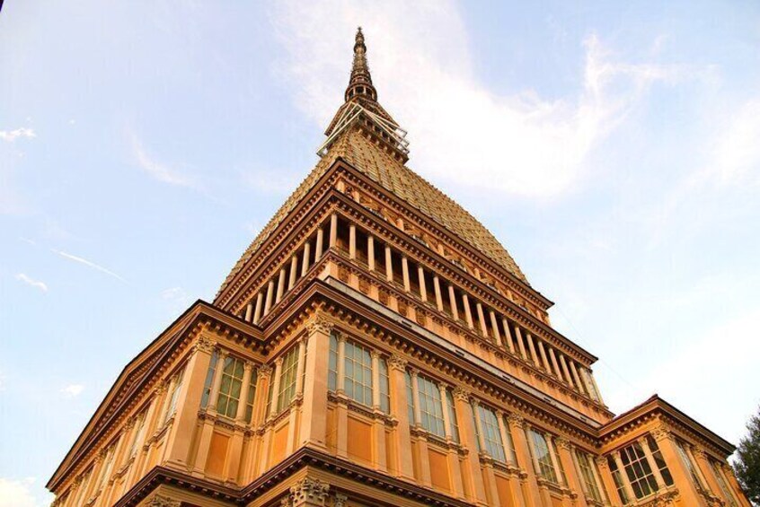 Bike tour in the historic center of Turin and Valentino Park