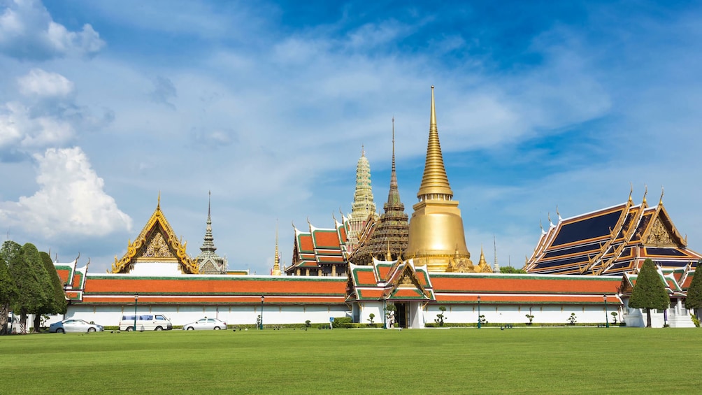 Private Grand Palace Complex Tour with Personal Guide