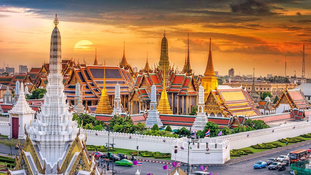 Private Grand Palace Complex Tour with Personal Guide