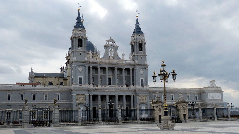 Apri foto 3 di 6. Almudena Cathedral in Madrid