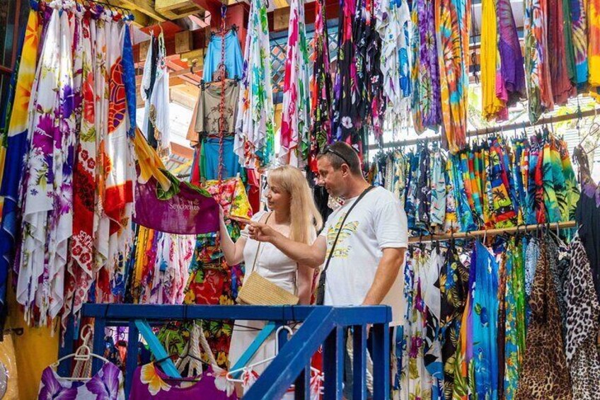 SOUVENIR SHOP IN VICTORIA MARKET