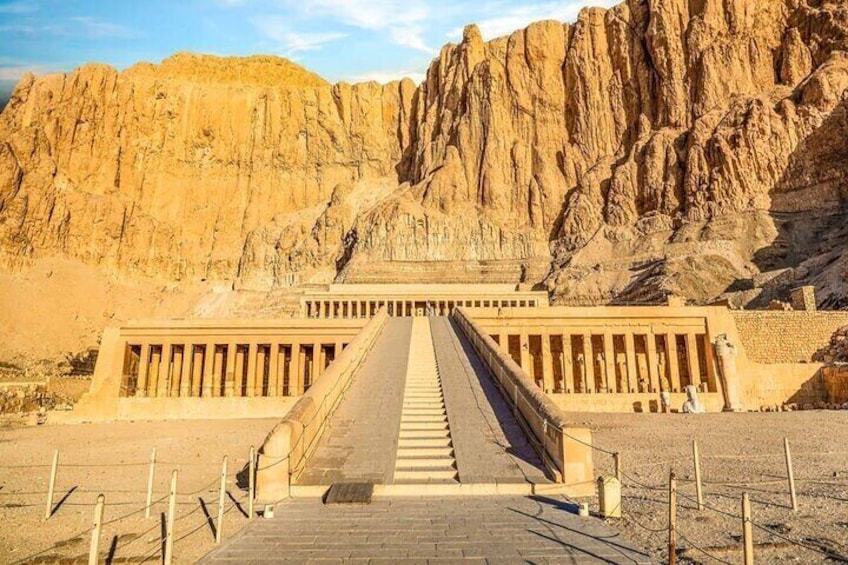 Day trip to Luxor: Balloon & West and East &Felucca ride& Meals From Hurghada