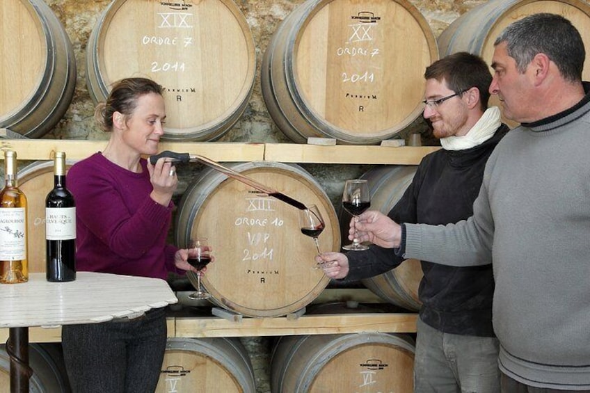 AGING OF WINES IN BARRELS FOR A NICE GUARD