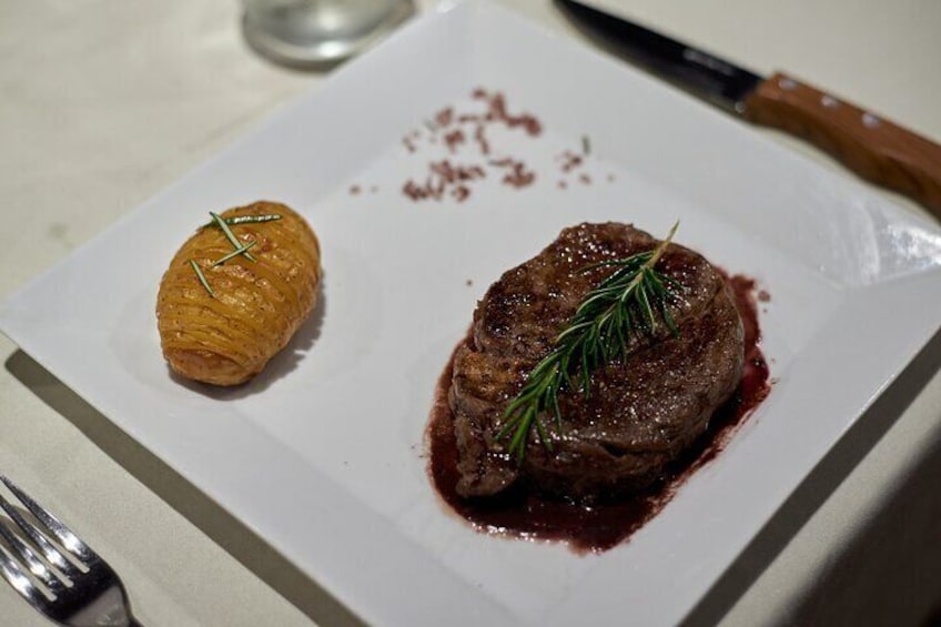 Beef eye with accordion potato and Tannat salt