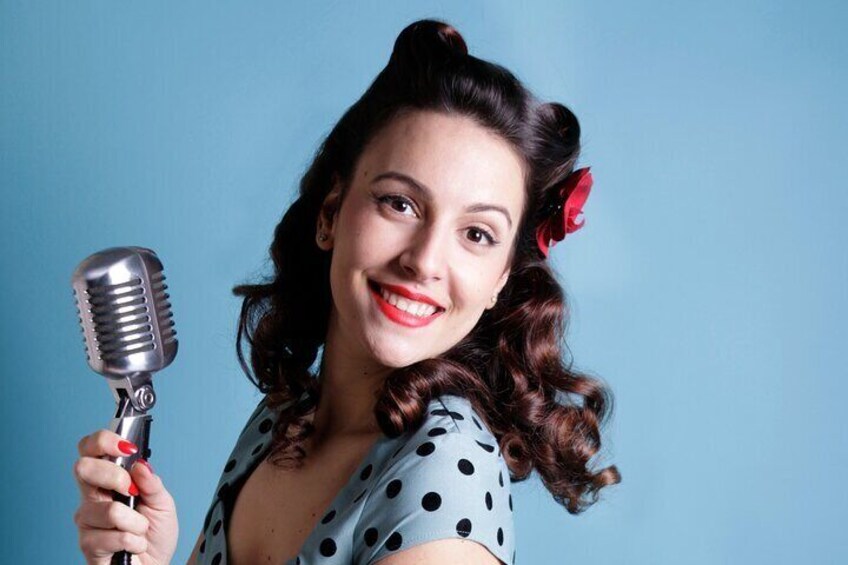 Retro Themed Photoshoot with a Pin-up Makeover at Maincy