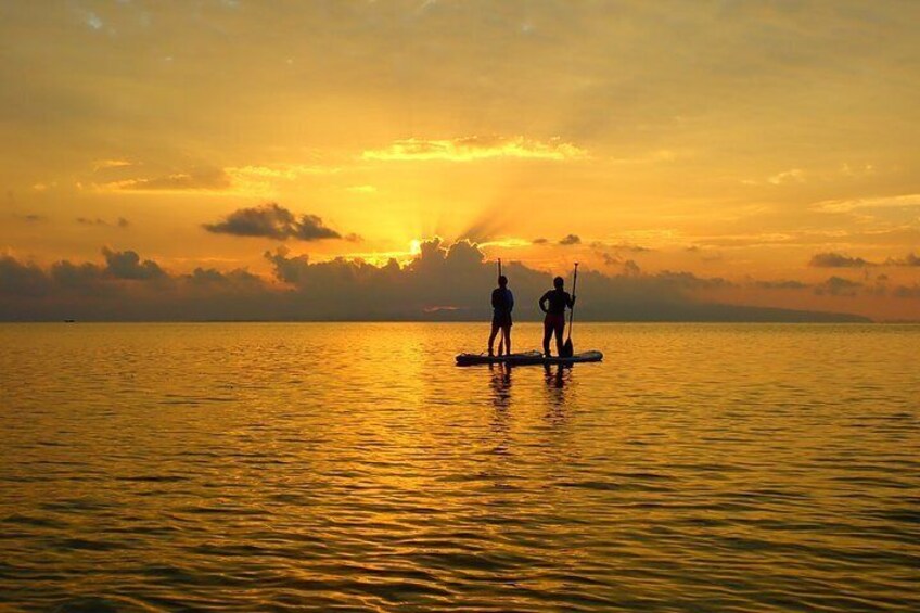 [Okinawa Miyako] [Evening] Twilight in the sea of silence... Sunset SUP / canoe