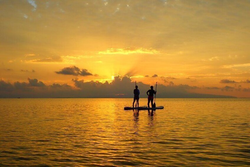 [Okinawa Miyako] [Evening] Twilight in the sea of silence... Sunset SUP / canoe