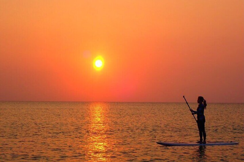 [Okinawa Miyako] [Evening] Twilight in the sea of silence... Sunset SUP / canoe