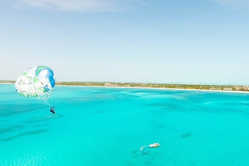 Private 1-Hour Parasailing Adventure in Grace Bay