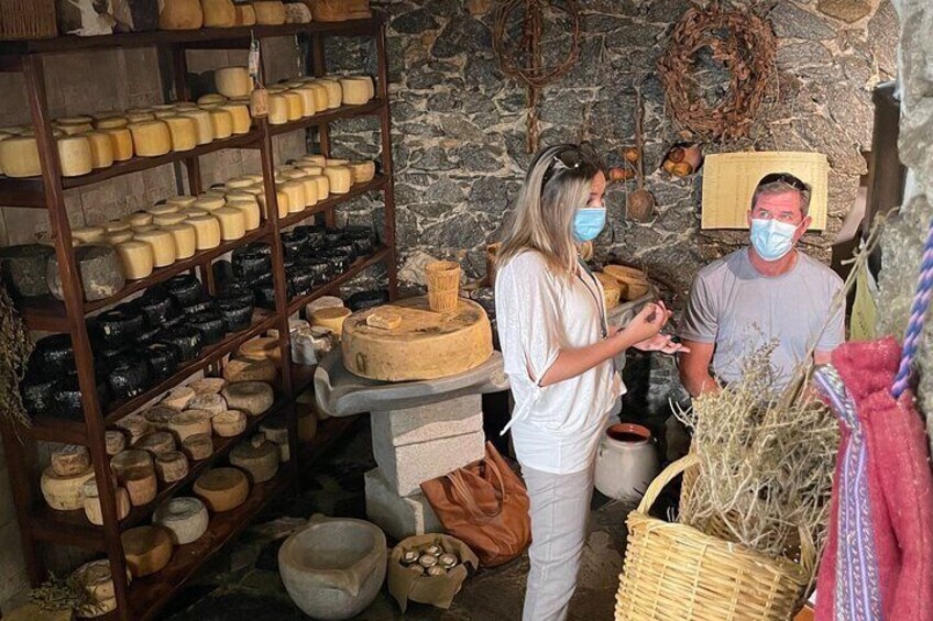 Food Tour in Naxos Town (small group)