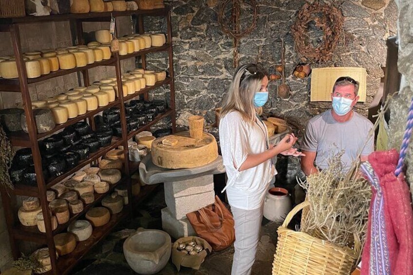 Food Tour in Naxos Town (small group)