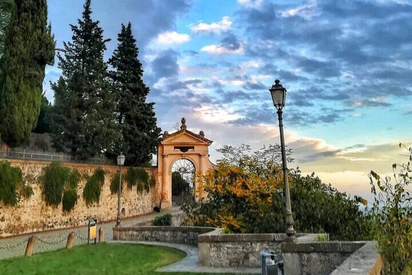 Small Group Tour to the Walled City of Monselice