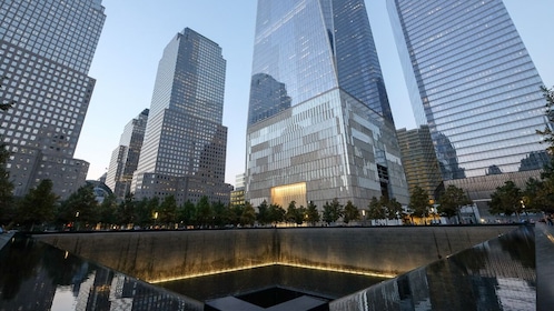 ทัวร์แบบมีไกด์กราวด์ซีโร 9/11 + ตั๋วเข้าชมจุดชมวิว One World
