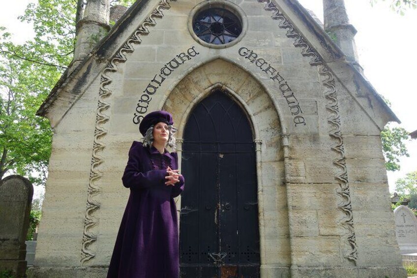 Unusual 2-hour guided tour of the Père Lachaise cemetery
