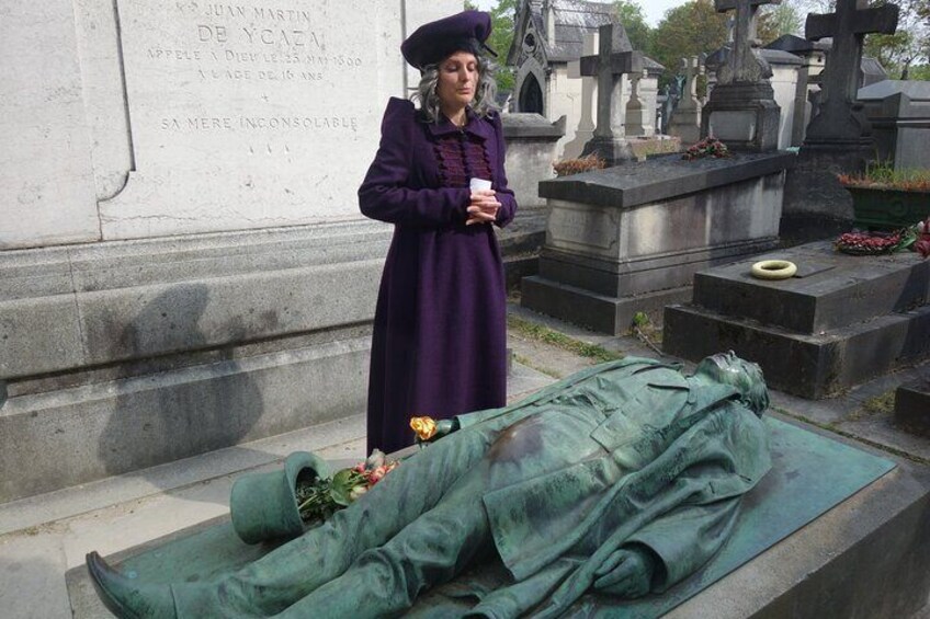 Unusual 2-hour guided tour of the Père Lachaise cemetery