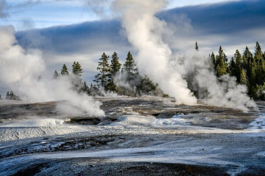 4 Days Summer Yellowstone National Park Hot Springs Essence Tour