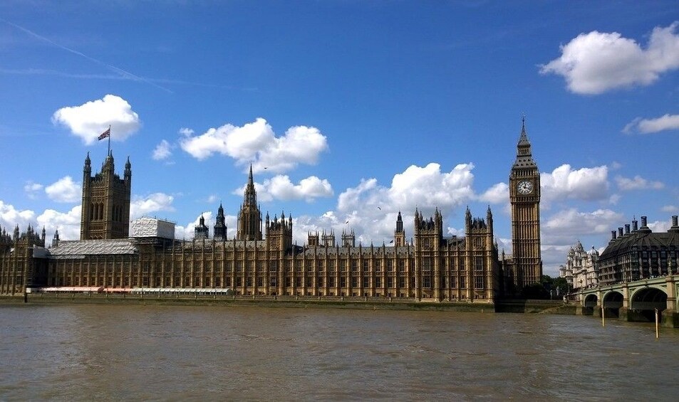 Combo: Royal London Tour & Changing of the Guard with Thames River Cruise