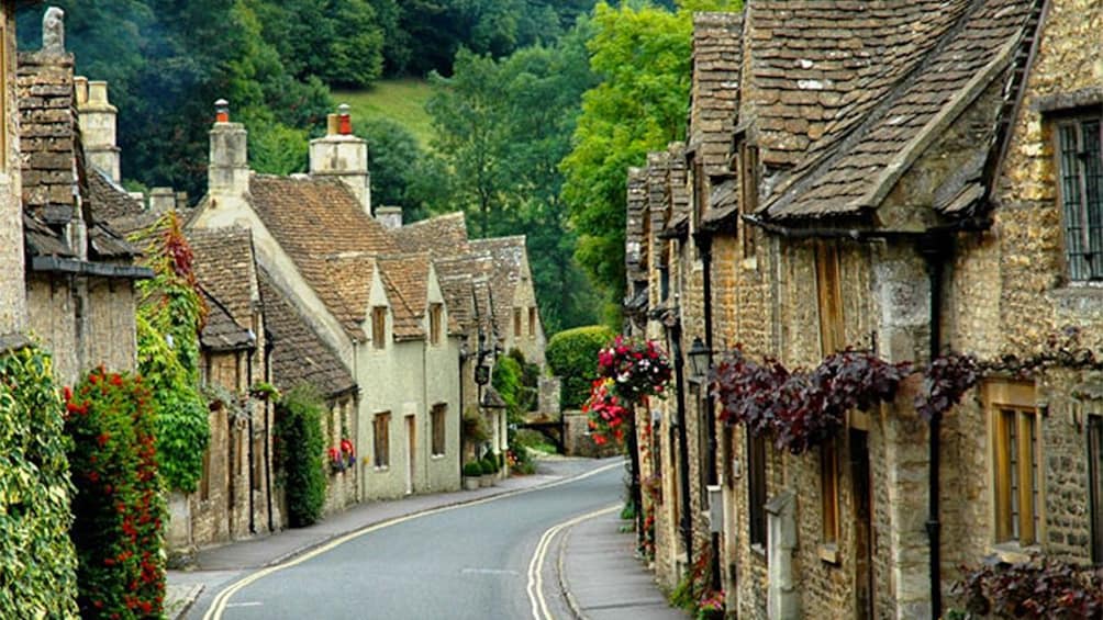 Downton Abbey and Village Tour from London by Mini Coach