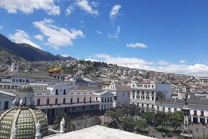 Quito: Unforgetable Private City Tour and the equator line.