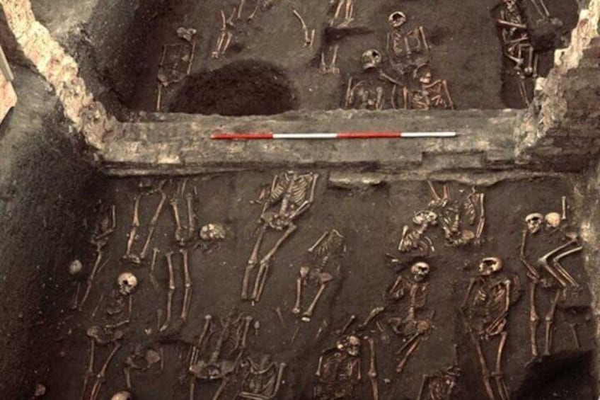 1,000 medieval burials... discovered beneath a college