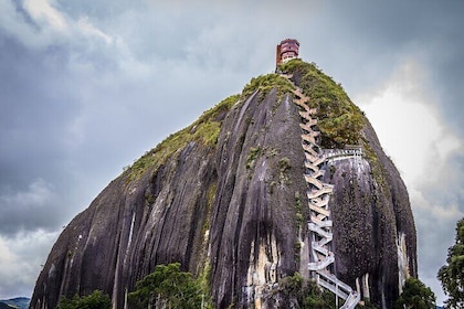 Ausflug Guatapé Piedra del Peñol + Gastronomische Tour und Schifffahrt auf ...