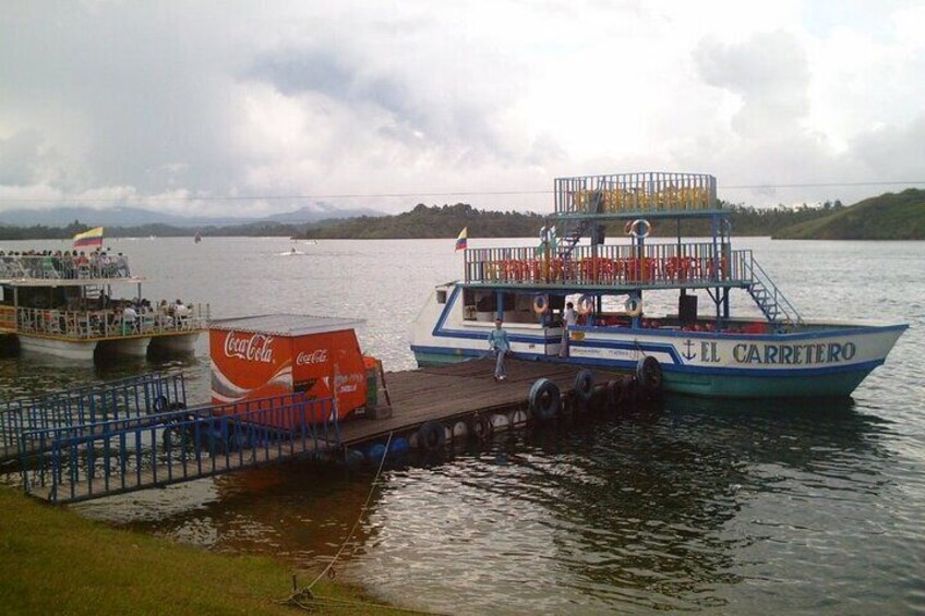 Full Day Guatapé Flowers and tradition with entrance to Silletera farm