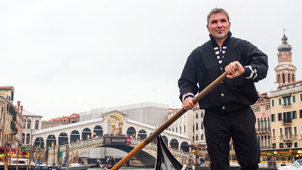 Small-Group City Tour with St. Mark's Basilica & Gondola Ride