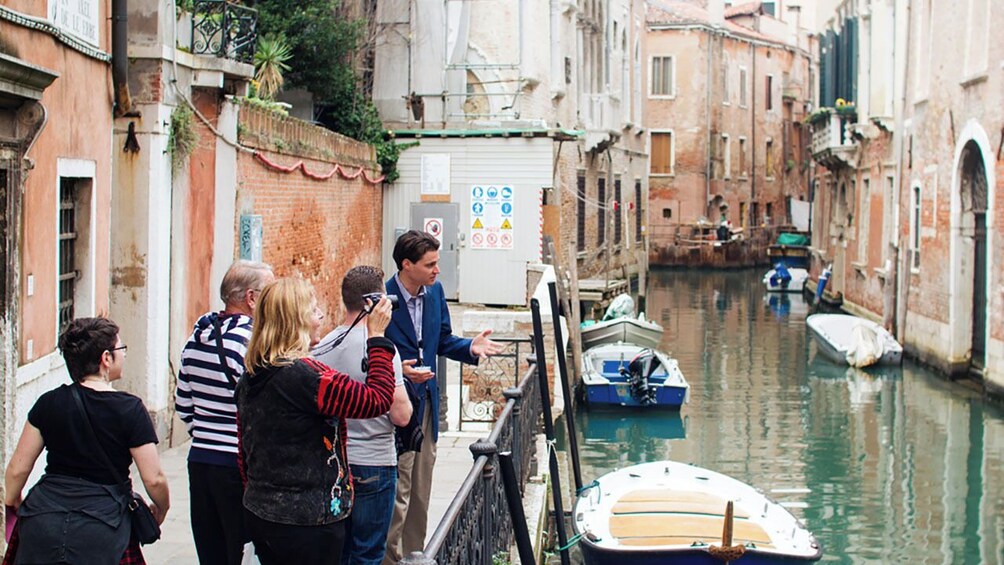 Small-Group City Tour with St. Mark's Basilica & Gondola Ride