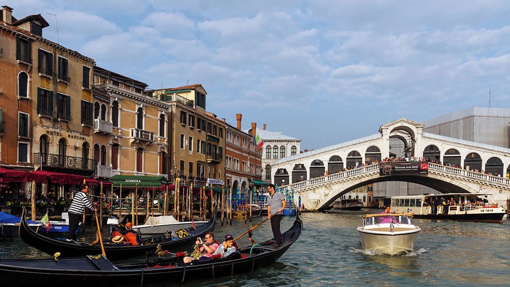 Small-Group City Tour with St. Mark's Basilica & Gondola Ride